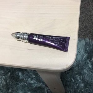 URBAN DECAY EYESHADOW PRIMER